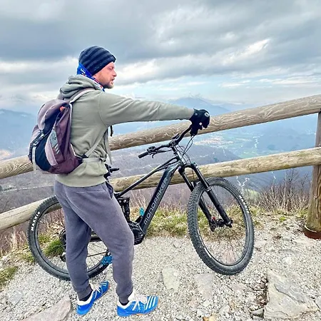 Old Square House - Hisa Na Starem Trgu טולמין