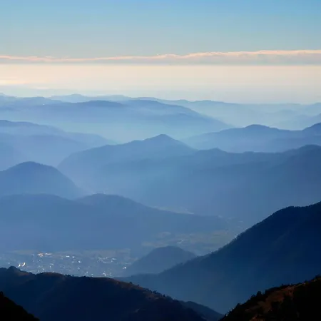 Old Square House - Hisa Na Starem Trgu * טולמין
