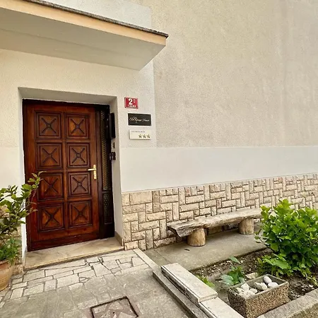 Apartment Old Square House - Hisa Na Starem Trgu