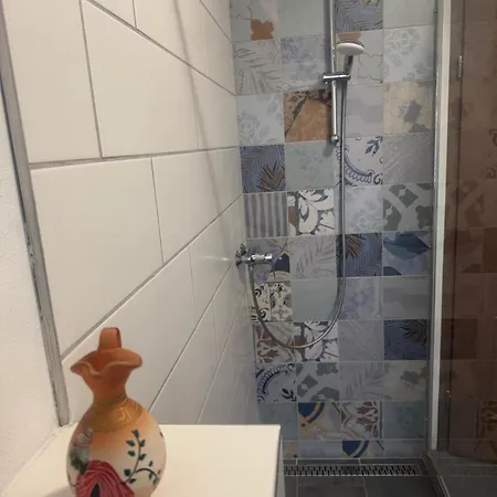 Old Square House - Hisa Na Starem Trgu טולמין